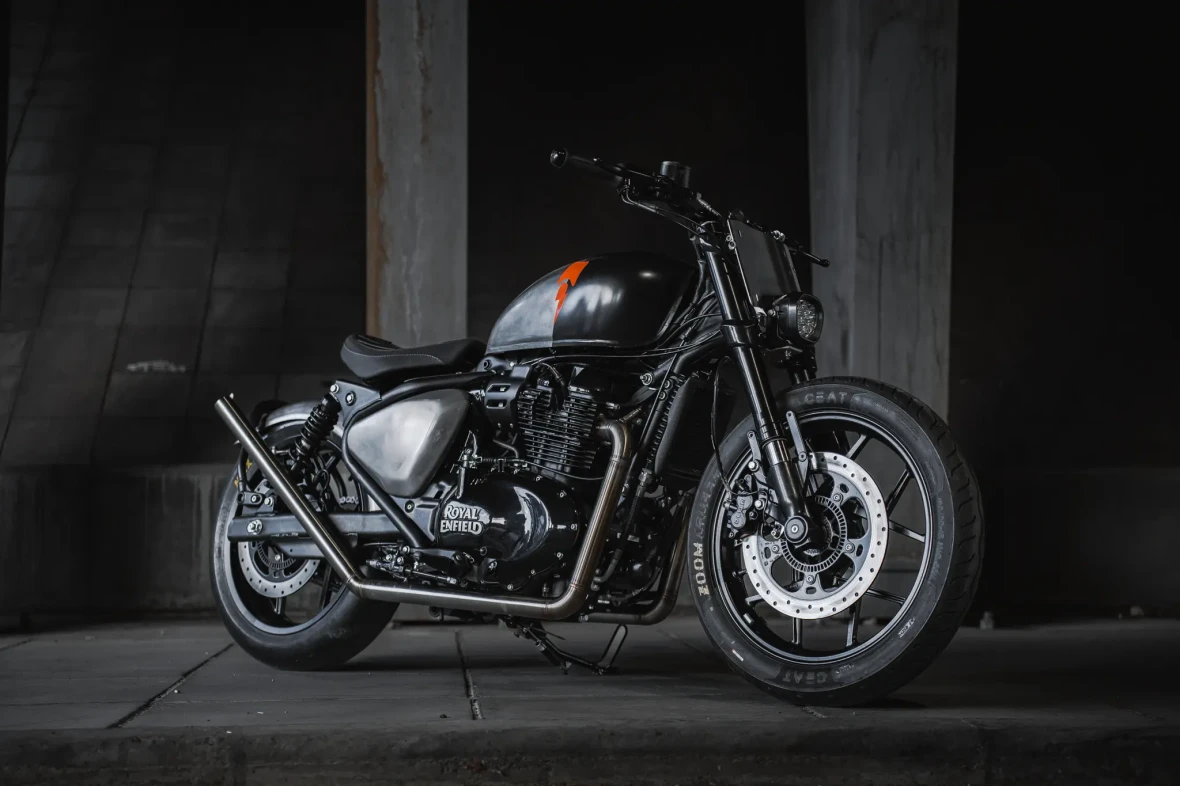 Royal-enfield-busted-knuckles-20206-BKBO-S3-MotoMax-Web-Tom-Fossati-5